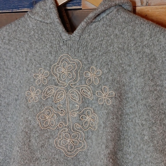 Genuine Kids OshKosh Sweater Cape 5T - Picture 2 of 6